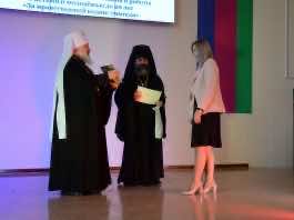 Митрополит Кирилл наградил педагогов-победителей конкурса «За нравственный подвиг учителя»