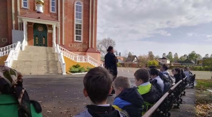 Учащиеся школы № 60 помолились о своем казаке-наставнике, погибшем в СВО