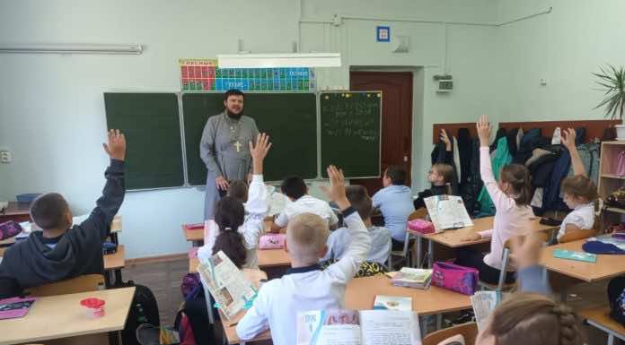 Священник провёл уроки ОПК в школе № 3 Горячего Ключа