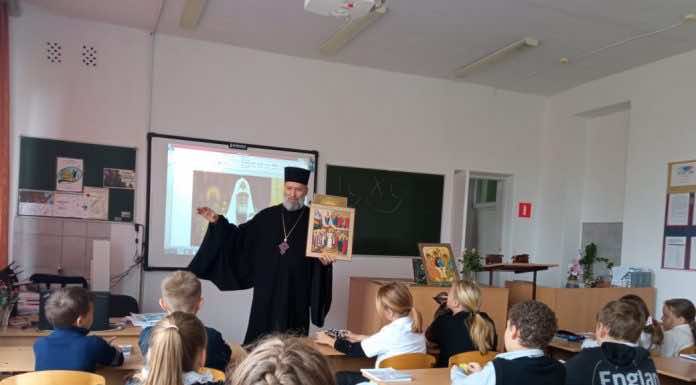Священник рассказал школьникам станицы Калужской о праздниках октября
