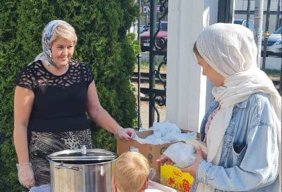 В Свято-Сергиевском храме благотворительным обедом накормили более 100 человек
