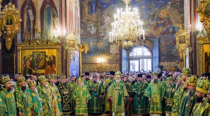 Митрополит Григорий сослужил Святейшему Патриарху Кириллу в день памяти преподобного Сергия Радонежского