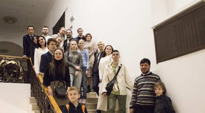 Молодежь храма Святого Духа побывала за кулисами Молодежного театра