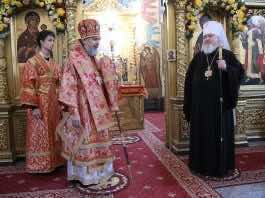 В день Собора Архистратига Михаила митрополит Кирилл молился за Литургией в Михаило-Архангельском соборе Сочи