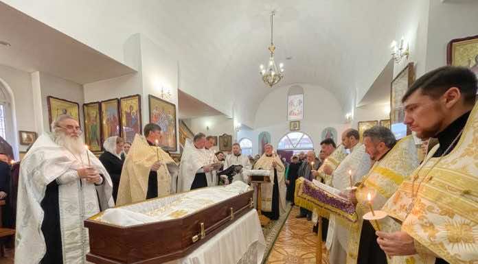 В поселке Южном простились с новопреставленным протоиереем Григорием Кочаровым