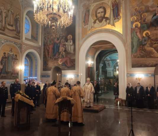 В годовщину архиерейской хиротонии митрополит Кирилл совершил Литургию в храме святителя Николая в Заяицком