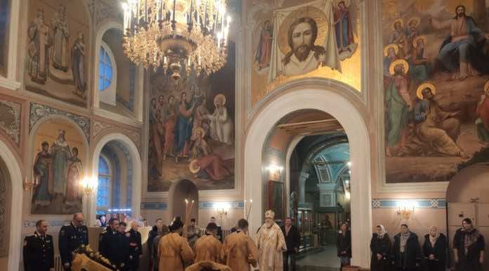 В годовщину архиерейской хиротонии митрополит Кирилл совершил Литургию в храме святителя Николая в Заяицком