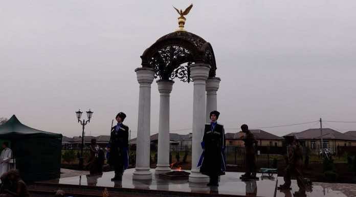 Митрополит Кирилл принял участие в открытии скульптурной композиции «Поклонись памяти»