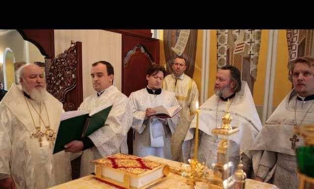 Видеосюжет. Митрополит Кирилл совершил чин великого освящения храма в Краснодарском высшем военном училище имени Штеменко