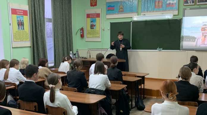 В рамках «Михайловских дней» духовенство епархии продолжает посещать школы