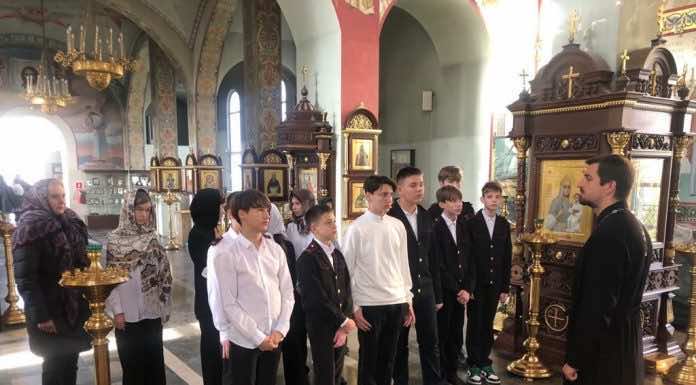 В рамках уроков по Основам православной культуры в храме Святого Духа прошли экскурсии для школьников