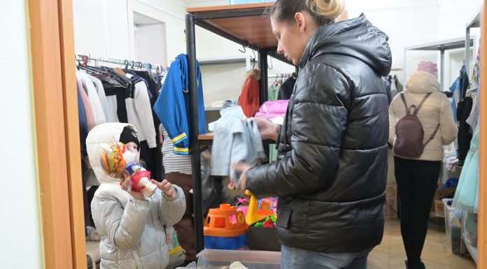 В Гуманитарном центре при Ильинском храме состоялась выдача продуктовых наборов беженцам