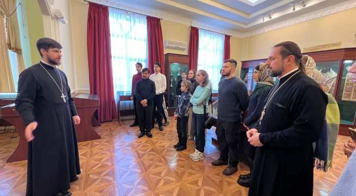 Молодежный центр храма Святого Духа посетил Церковно-исторический кабинет семинарии