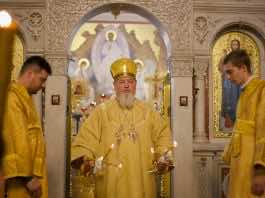 Митрополит Кирилл совершил Литургию в войсковом Александро-Невском соборе в престольный праздник