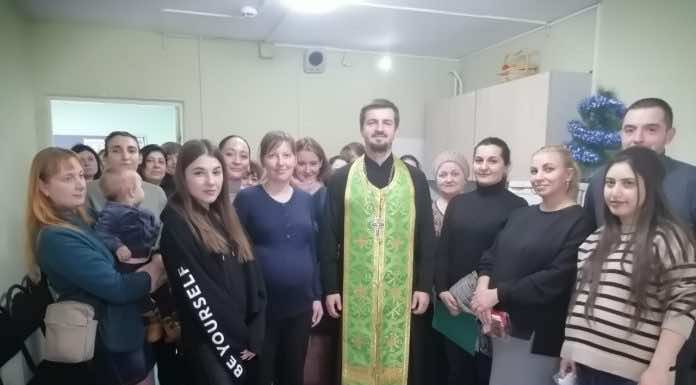 Священник провел беседу с будущими мамами о духовной подготовке к рождению ребенка