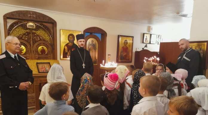 В Свято-Пантелеимоновском храме прошла экскурсия для учеников казачьего класса