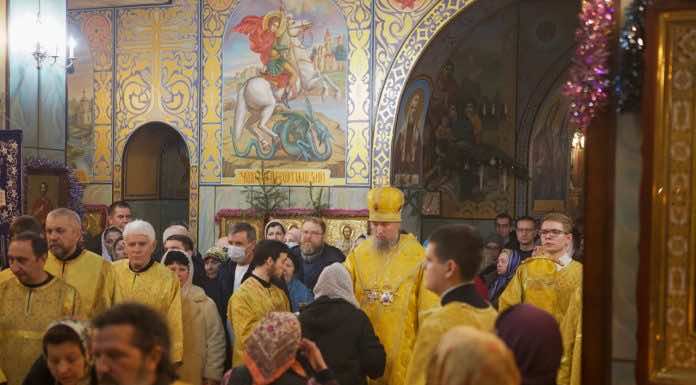В канун дня памяти святителя Василия Великого правящий архиерей совершил Всенощное бдение