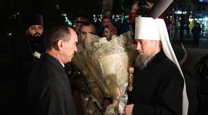 Видеосюжет. Первое богослужение митрополита Василия в Рождественскую ночь