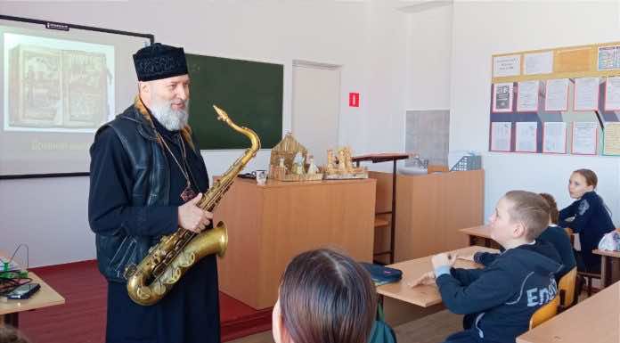 Протоиерей Трофим Щербаков провел ряд встреч с дошкольниками и учениками станичных школ