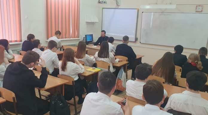 Священники поселка Афипского провели уроки патриотизма для школьников