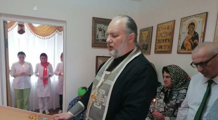 Иерей Максим Белов посетил пациентов ПНИ в праздник Крещения Господня