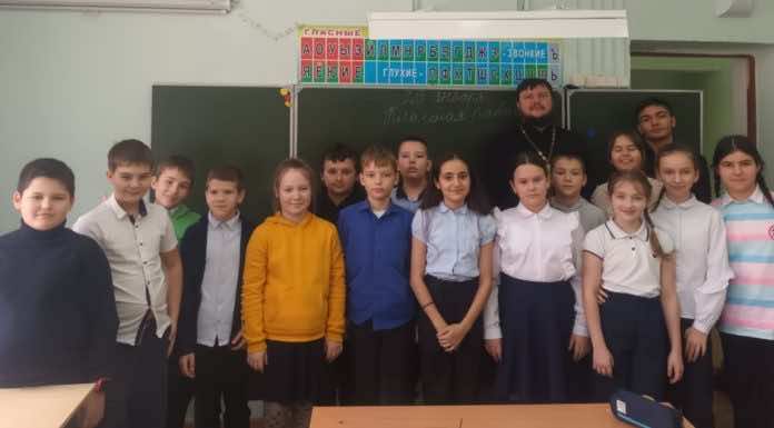 В Горячем Ключе священник провел в школе урок на тему Крещения Руси