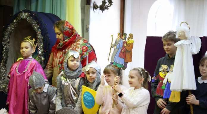 Юные прихожане Свято-Покровского храма провели совместный концерт с ансамблем «Серебряные струны»