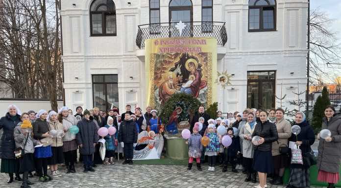 В Сочельник воспитанники воскресной школы «Радость моя» прошли по Краснодару с христославием