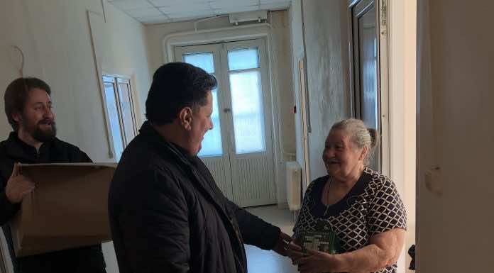 Благочинный 15-го Динского округа посетил пациентов Новотитаровской больницы с рождественскими подарками