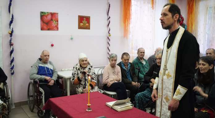 Священник Свято-Ильинского храма поздравил персонал и подопечных Центра социальной адаптации с Рождеством Христовым