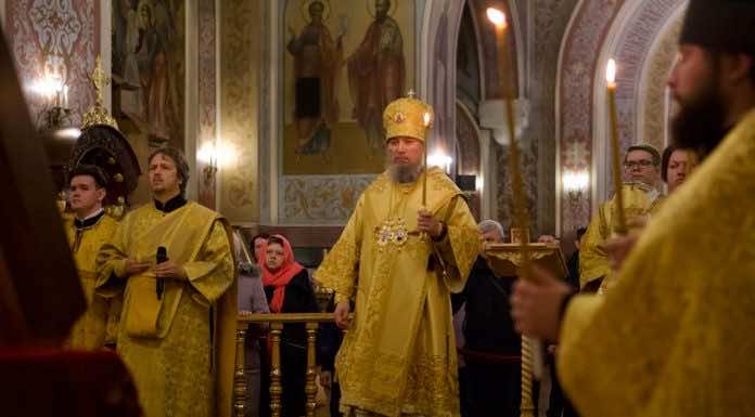 В канун Недели 35-ой по Пятидесятнице митрополит Василий совершил Всенощное бдение в Свято-Екатерининском соборе Краснодара