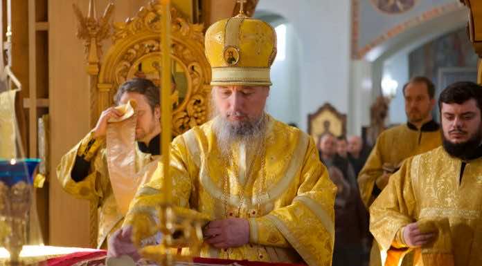 Литургию Недели о мытаре и фарисее митрополит Василий совершил в храме Казанской иконы Божией Матери