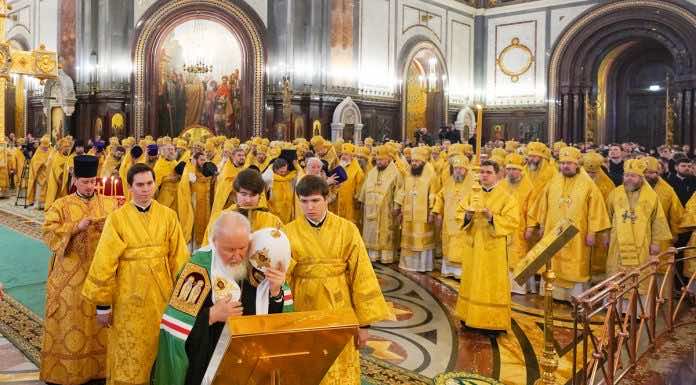 Митрополит Василий сослужил Святейшему Патриарху Кириллу в день 15-летия интронизации