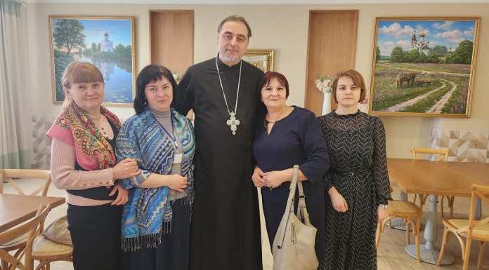 Протоиерей Иоанн Лапко встретился с родственниками погибших участников СВО