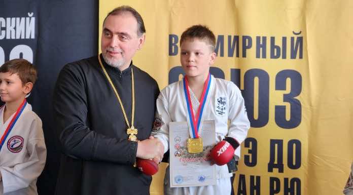 Благочинный 14-го Динского округа принял участие в открытии спортивного турнира, посвященного памяти сотрудников спецподразделений «Альфа» и «Вымпел»