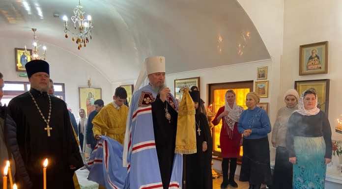 Митрополит Василий совершил Всенощное бдение в Свято-Троицком храме Усть-Лабинска