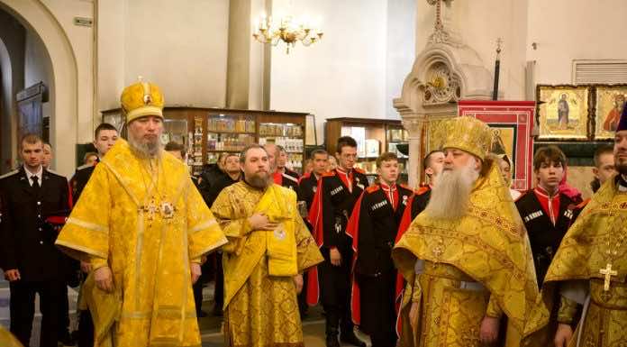В день памяти перенесения мощей свт. Иоанна Златоуста митрополит Василий возглавил Литургию в Войсковом соборе