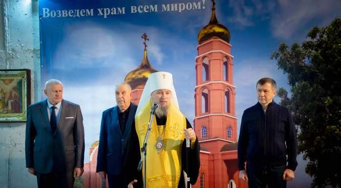Митрополит Василий совершил молебен перед пуском сетевого газа в строящемся храме Новокубанска