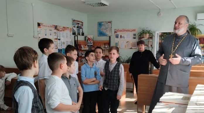 В канун Дня православной книги в школе станицы Северской открылась выставка редких книг