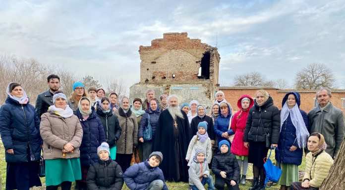 Верующие станицы Пластуновской совершили паломничество в станицу Старощербиновскую