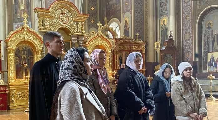 Православная молодежь Краснодара побывала с экскурсией в главном соборе митрополии