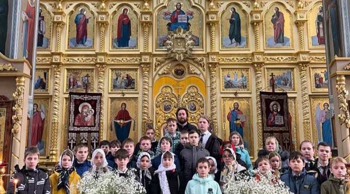 В храме станицы Новотитаровской провели экскурсию для школьников