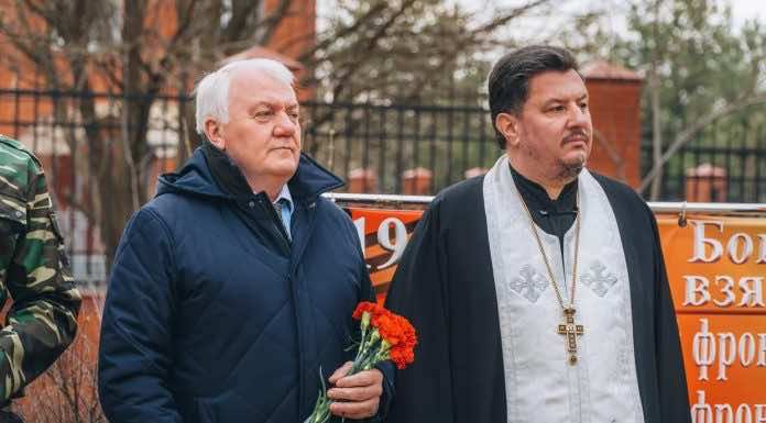 Благочинный 15-го округа почтил память героев, освободивших станицу Новотитаровскую в годы ВОВ