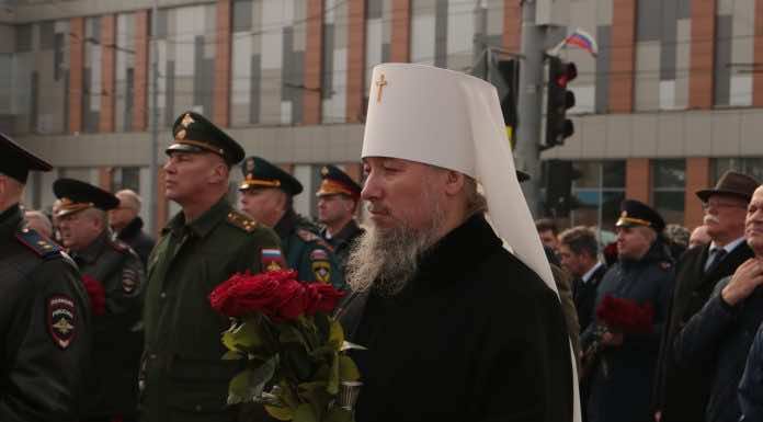 Митрополит Василий возложил цветы к Вечному огню в Краснодаре