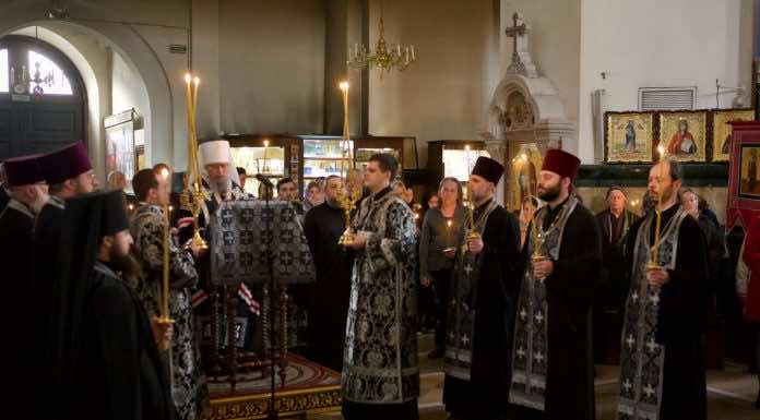 Митрополит Василий возглавил чтение второй части Покаянного канона в соборе Александра Невского