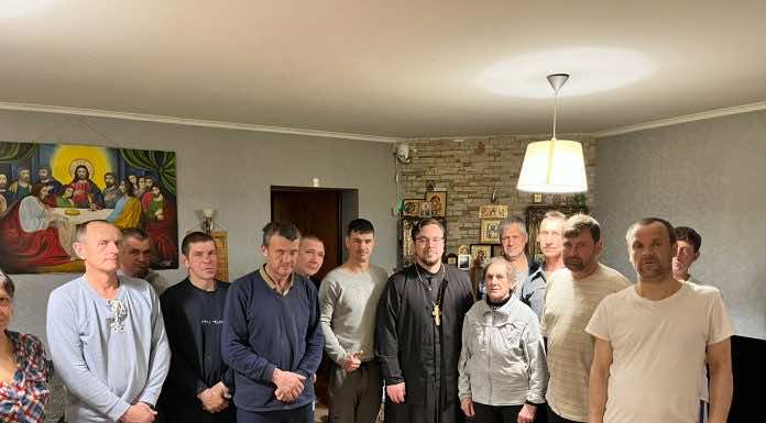 Священник провел беседу о Великом посте с пациентами реабилитационного центра