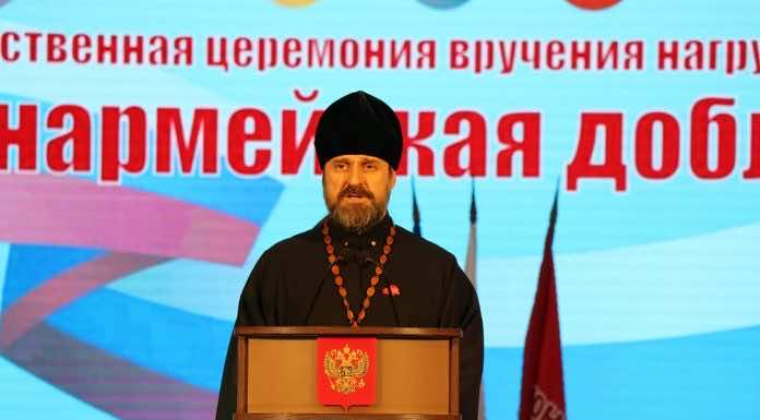 Духовник юнармейцев поздравил ребят с получением знака «Юнармейская доблесть»