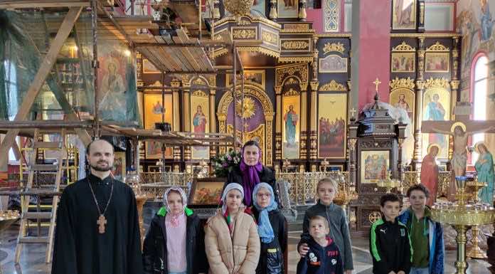 В храме Святого Духа провели экскурсию для второклассников школы №58