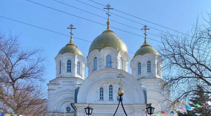 Храме станицы Пластуновской провели ярмарку в канун Сырной седмицы