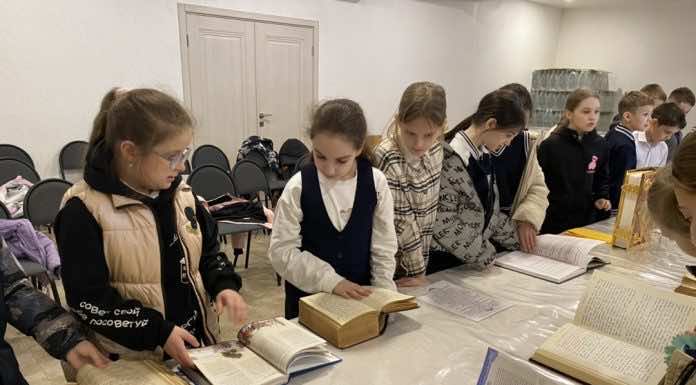 Выставку православных книг в Андреевском храме посетили около 900 школьников